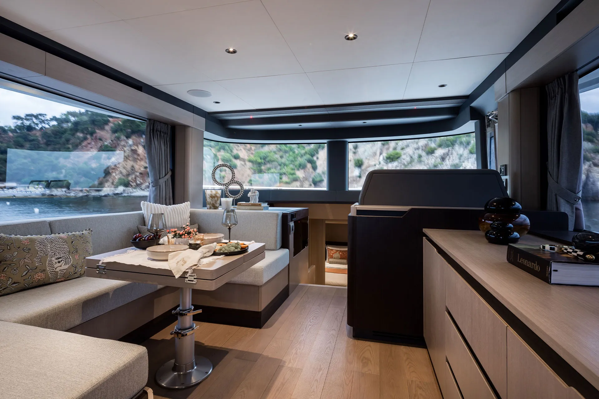 Sirena 48 Coupe saloon dinette